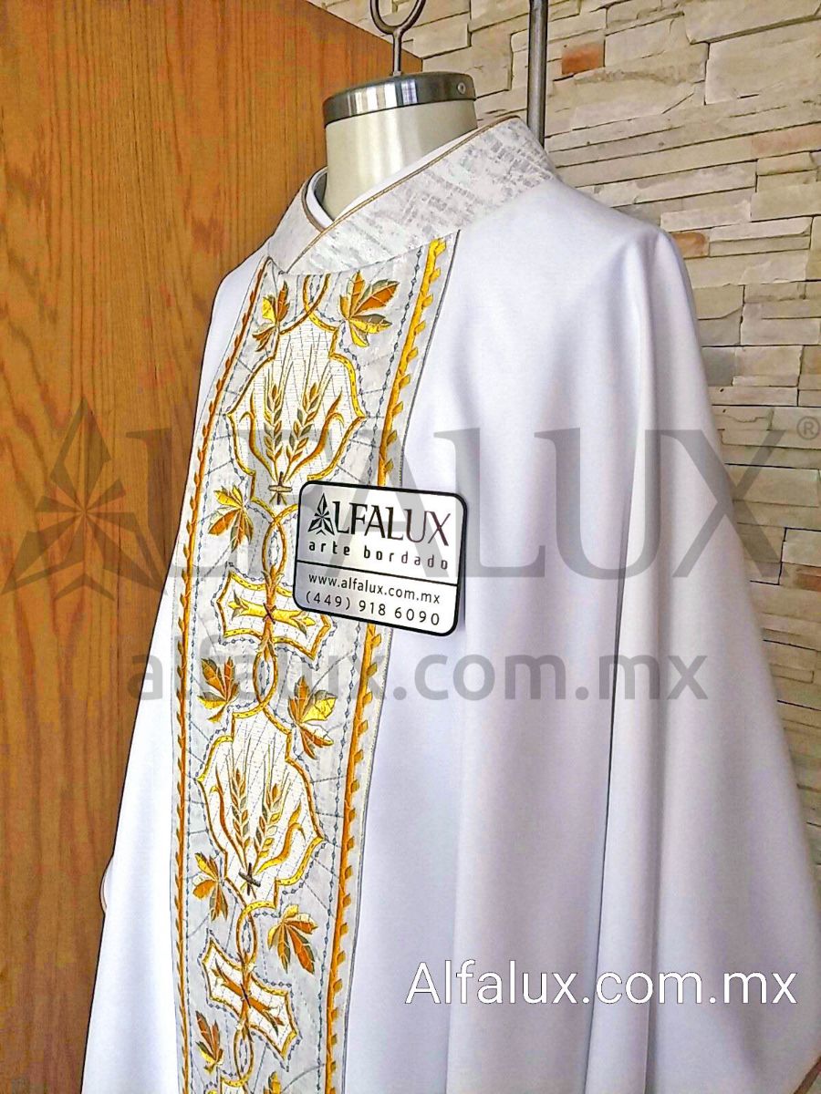 18 CORPUS BLANCO BROCADO 2